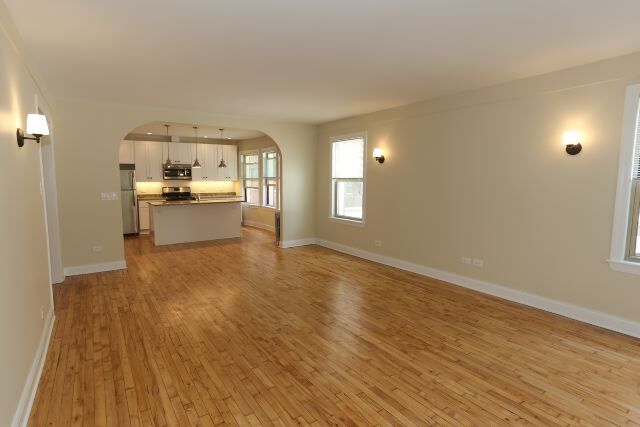 Building Photo - 525 W Cornelia Ave