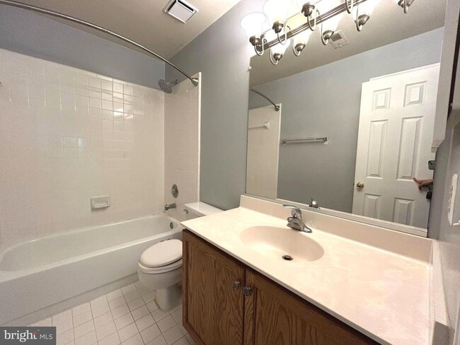 Building Photo - 5556 Village Center Dr