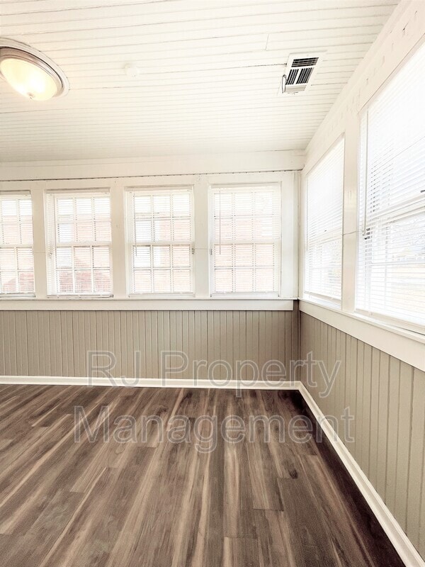 Building Photo - 1639 Shadowlawn Blvd
