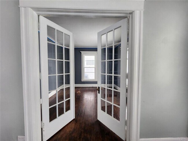 Building Photo - 218 S Pleasant St