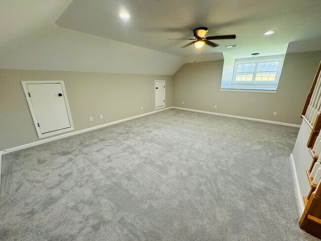 Building Photo - 449 Sanders Ln