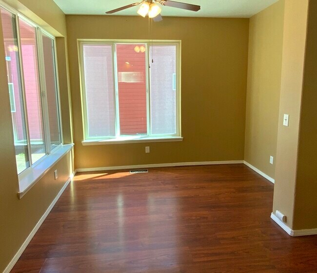 Building Photo - Gorgeous 3 Bedroom Arbor Rose Home!