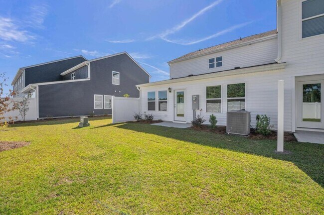 Building Photo - 121 S Grassland Rd
