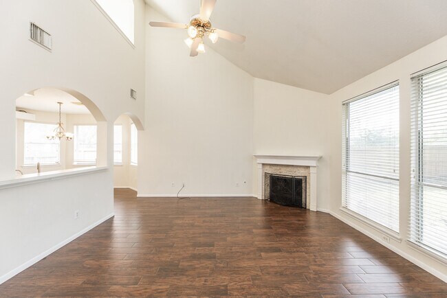 Building Photo - 910 Presley Way