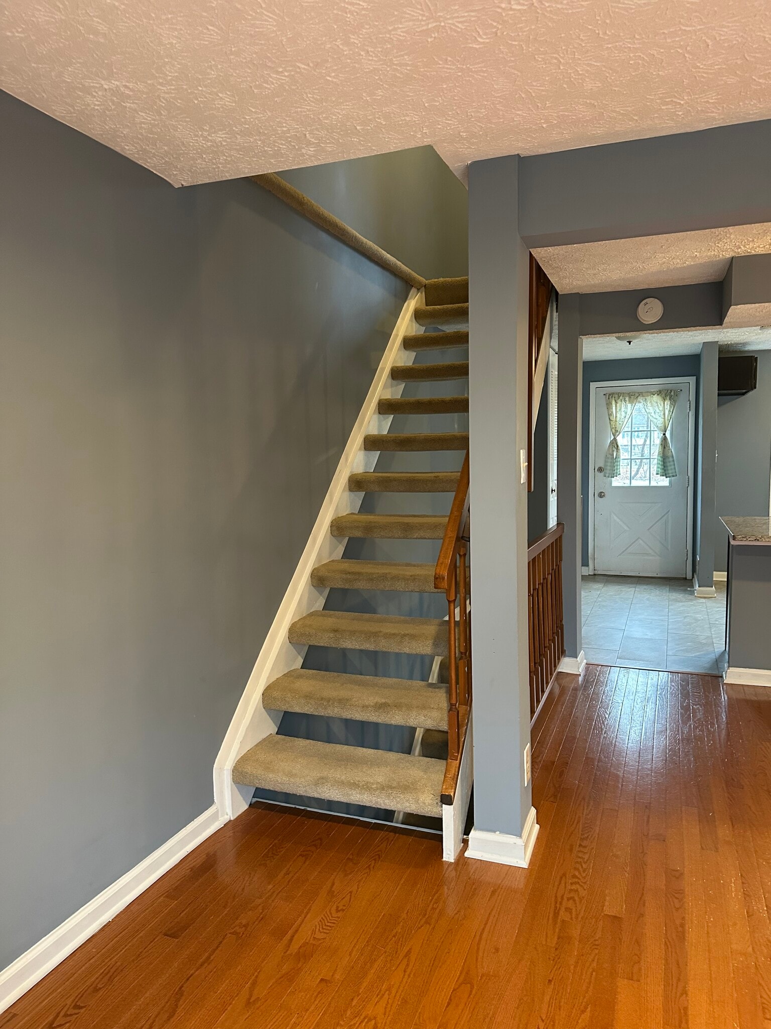 Building Photo - 8018 Grandview Ct