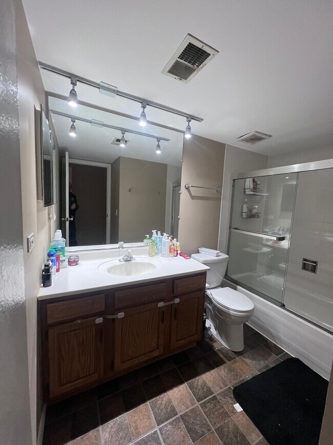 Building Photo - 1750 Fayette Walk