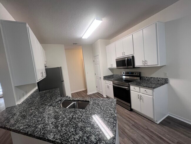 Building Photo - 49 Las Roblas Grande Dr