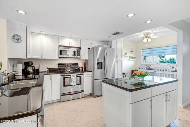 Building Photo - 1101 S Miramar Ave