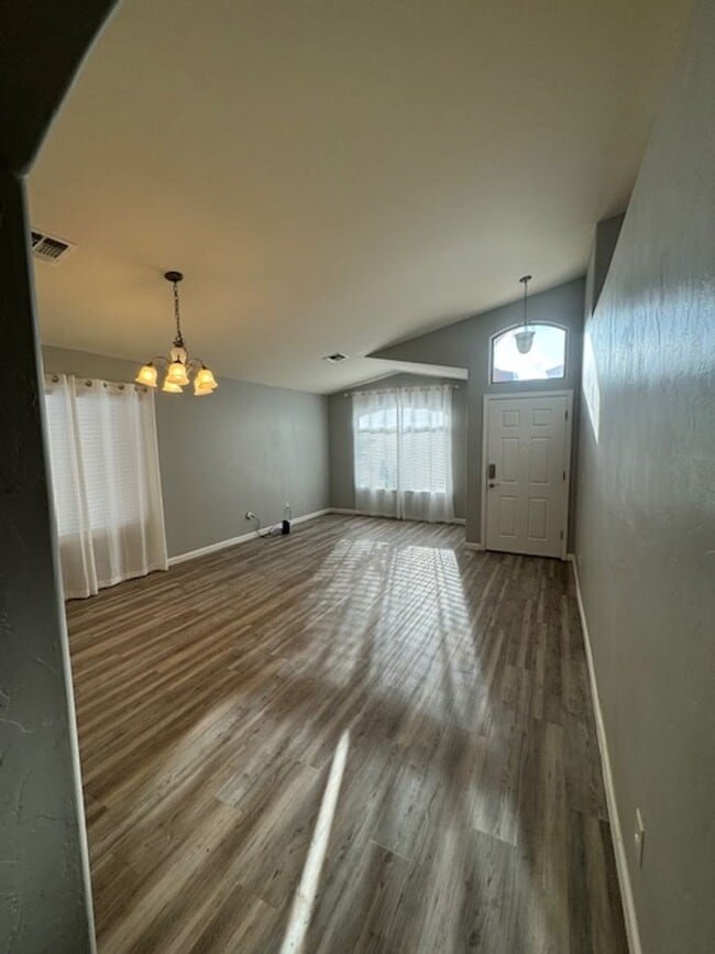 Building Photo - Vail- 3 bedroom/ 2 bathroom with 3 car garage