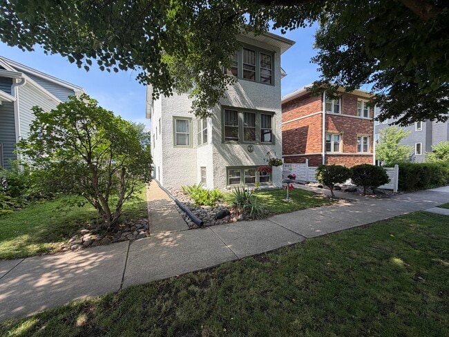 Building Photo - 9002 Sheridan Ave