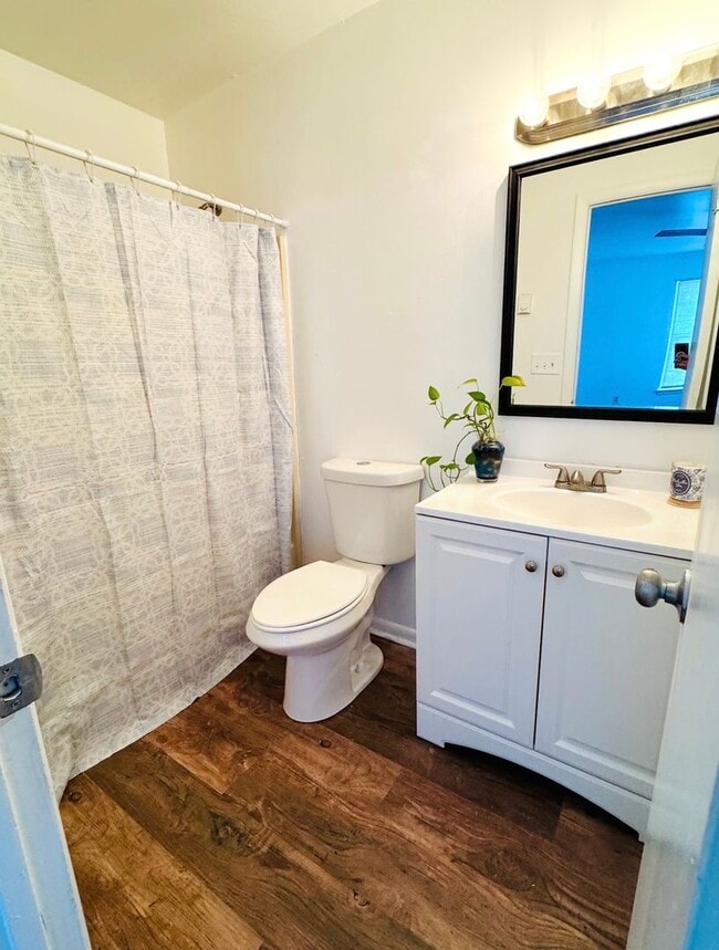 Building Photo - Updated 2nd Floor Duplex, blocks from beach