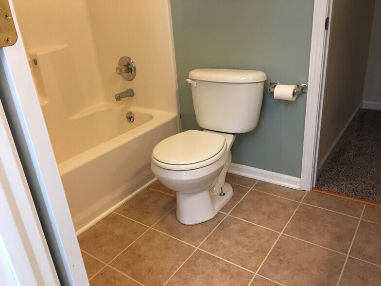 Master Bathroom - 7301 Emerald Farm Way