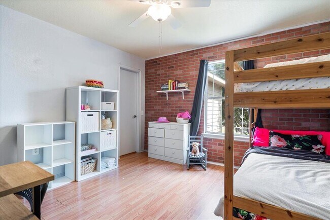 Building Photo - 7417 Elk Pass Dr