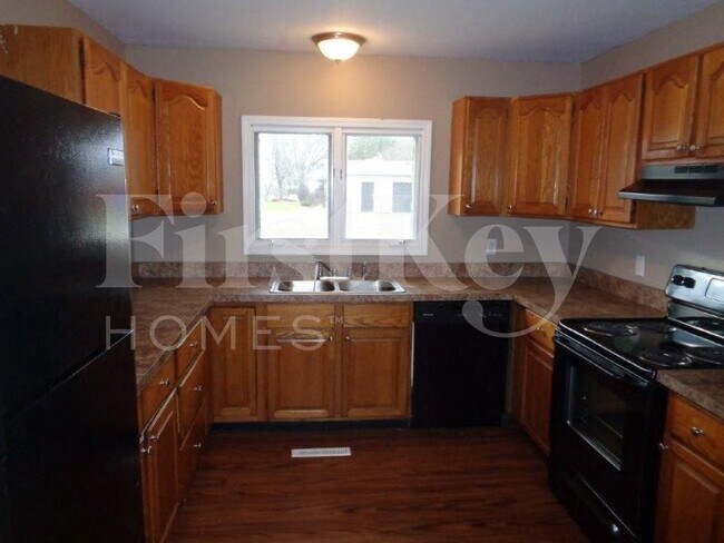 Building Photo - 1 Birch St