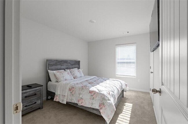 Building Photo - 2203 Blue Monarch Dr