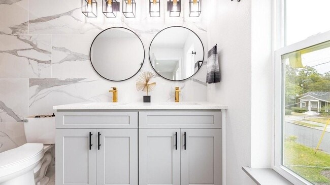 Building Photo - 1414 E Harding St