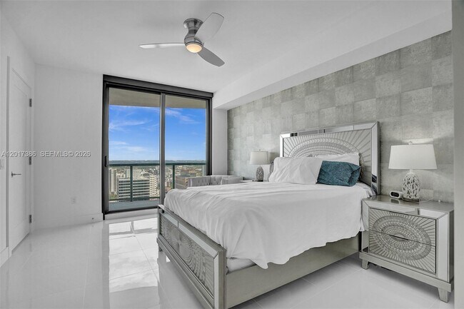Building Photo - 100 E Las Olas Blvd