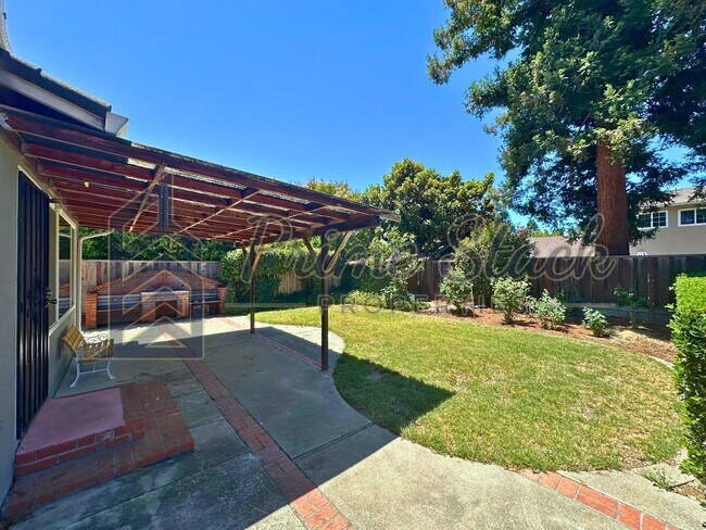 Building Photo - 2391 Sandpiper Way