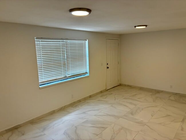 Building Photo - 1530 Ryar Rd