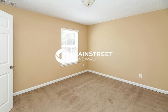 Building Photo - 4 Bedroom Pet-Friendly Home in Hampton, GA with Main Street Renewal