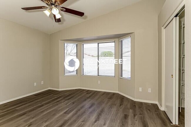 Building Photo - 3 Bedroom Pet-Friendly Home in PEORIA, AZ with Main Street Renewal