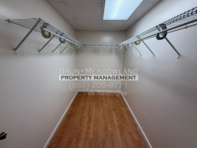 Building Photo - 1825 Meadowland Ln