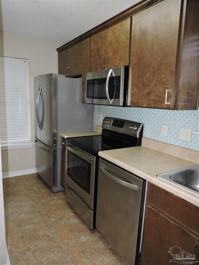 Building Photo - 8110 Heirloom Dr