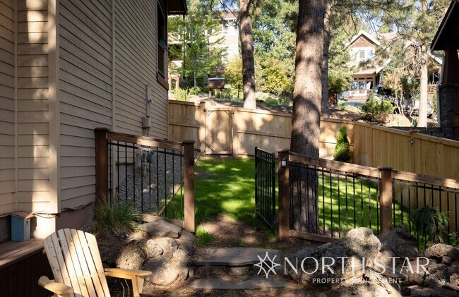 Building Photo - Spacious Bend 3 bed/2 bath Residence w/ Of...