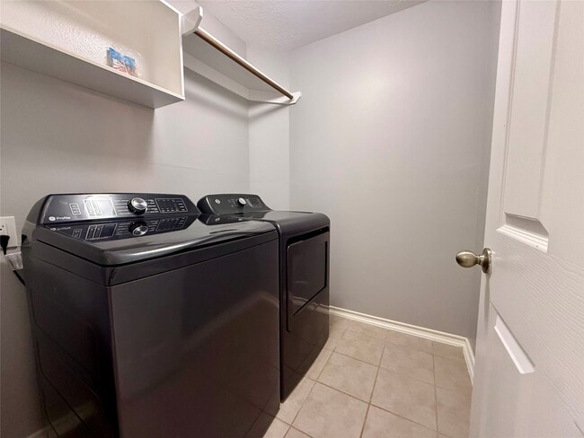 Building Photo - 6733 Hidden Colony Ln