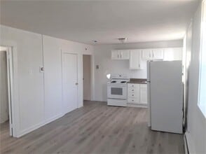 Building Photo - 143 Groveland St