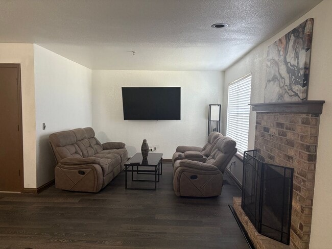 Building Photo - Modern Comfort in NE OKC – 3 Bed, 2.5 Bath...