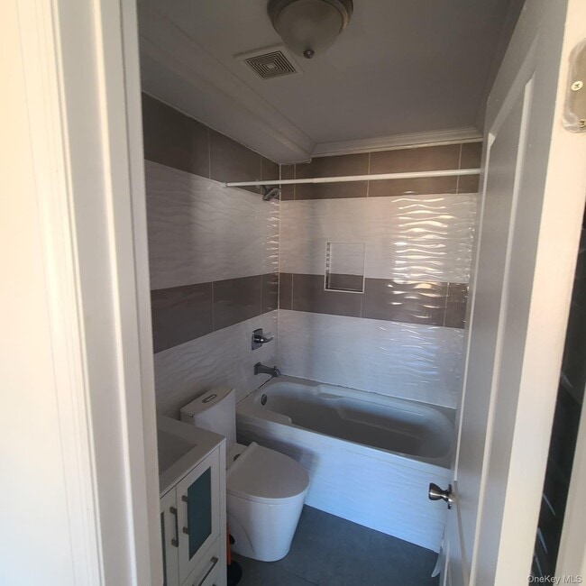 Building Photo - 104-42 164th St