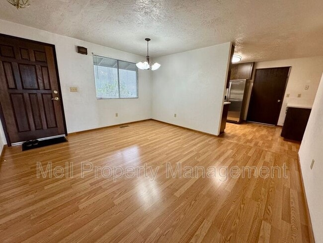 Building Photo - 50 E Vine Maple Ln