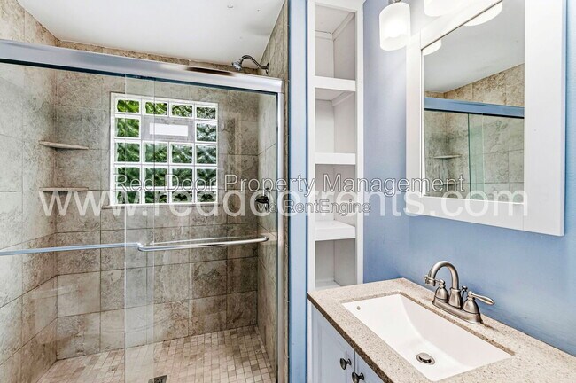 Building Photo - 129 E 49th St