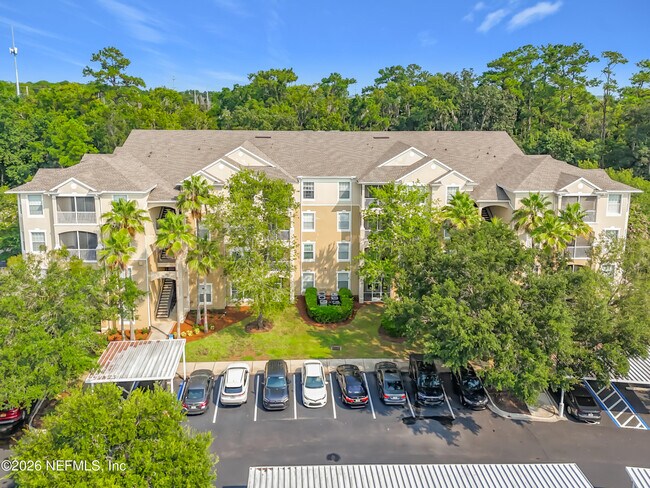 Building Photo - 7801 Point Meadows Dr