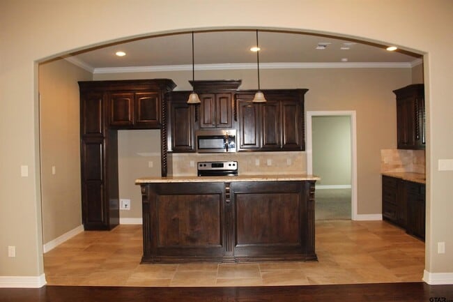 Building Photo - 1811 Spruce Pine Lane