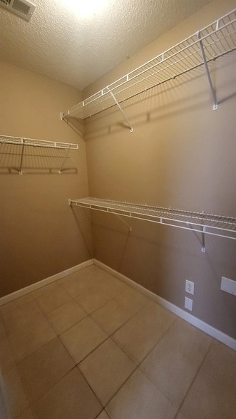 Building Photo - 3991 Sunset Lake Cove