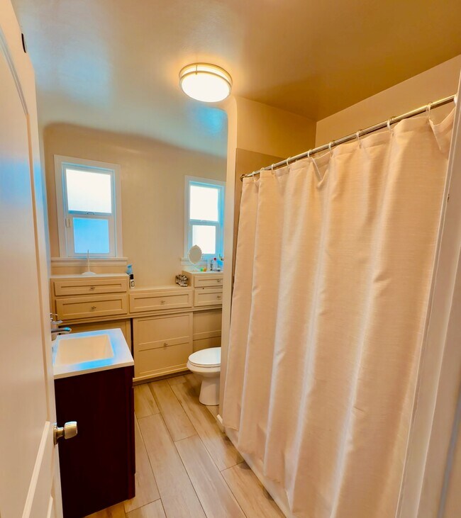 Building Photo - 2565 Kansas Ave