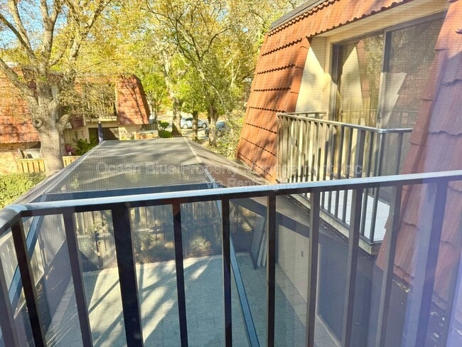 Building Photo - 2638 10th Ct