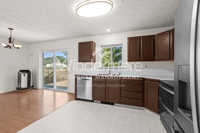 Building Photo - 4-Bedroom 2 Full Bath Home In The Valley -...