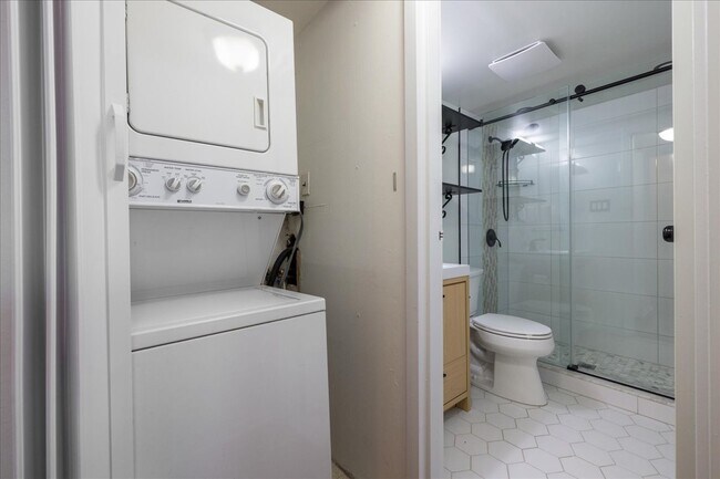 Building Photo - 4000 Gypsy Ln