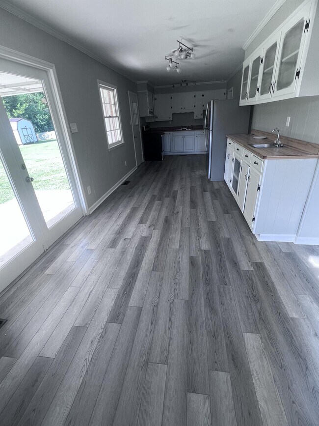 Building Photo - 2548 Park Rd Ext