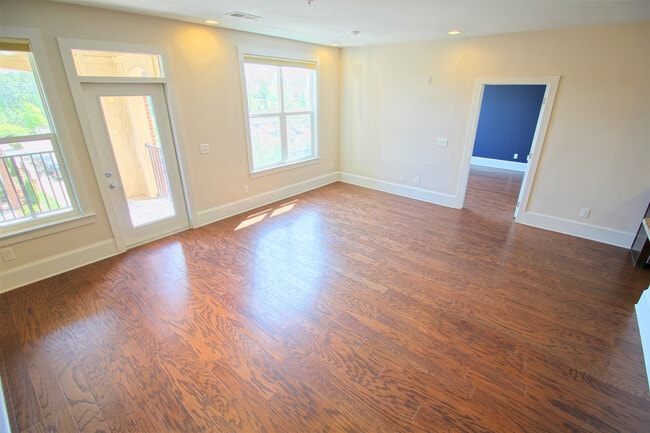 Building Photo - Beautiful Condo in Davis Park with Fantastic Upgrades!  Pet Friendly