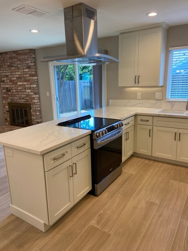 Building Photo - West Roseville - Remodeled 2 Bdrm, 1 Bath