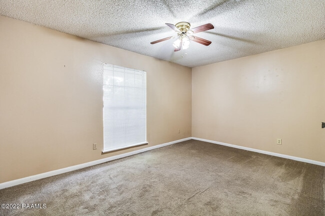 Building Photo - 103 Pinion Cir