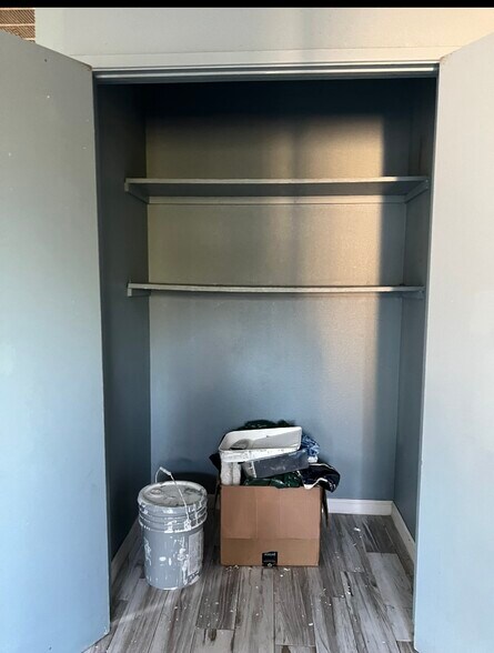 Building Photo - 609 Moore St