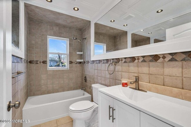 Building Photo - 905 Harrison Rd