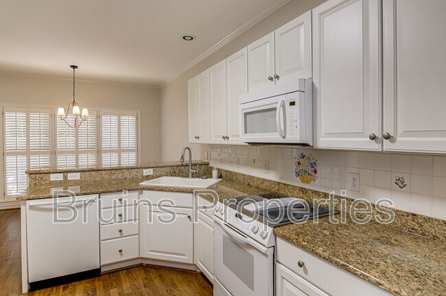 Building Photo - 8 Indigo Cove