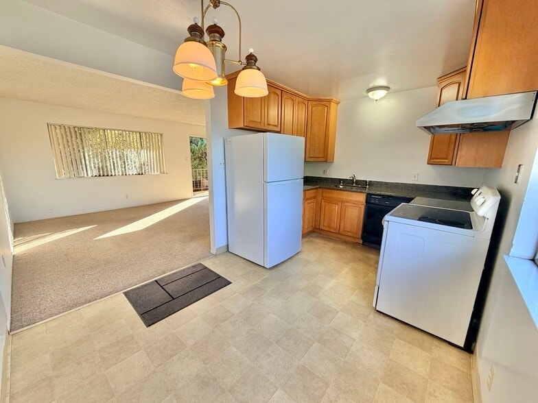 Building Photo - 3424 Yosemite Ave