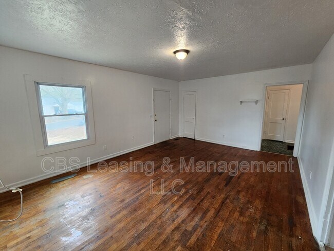 Building Photo - 23 Mason Dr